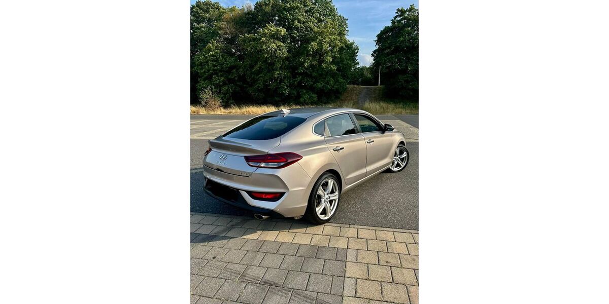 Hyundai i30 136.500 km 12.900 &euro; Neuss 41468