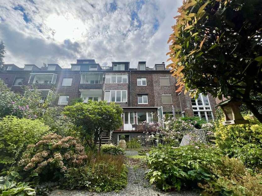 Haus zum Kaufen in Düsseldorf 880.000 € 247 m²