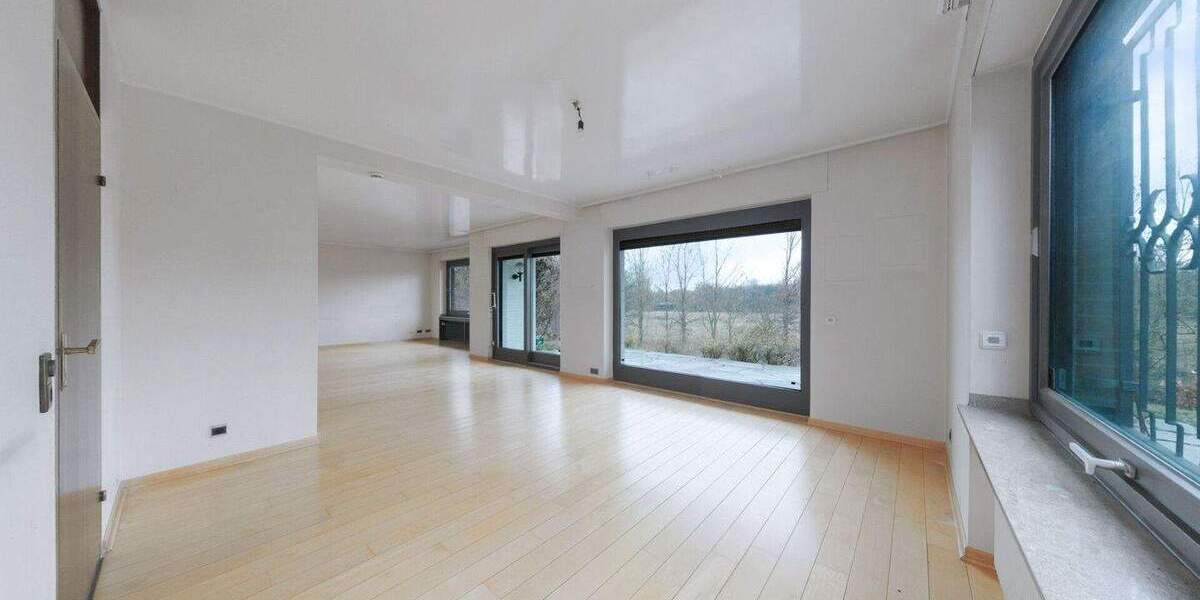 großzügiges, freistehendes Einfamilienhaus mit schönem Garten und Erftblick 6 zimmer