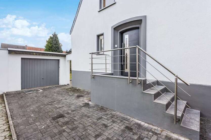 Haus zum Kaufen in Krefeld 469.990 € 143.9 m²