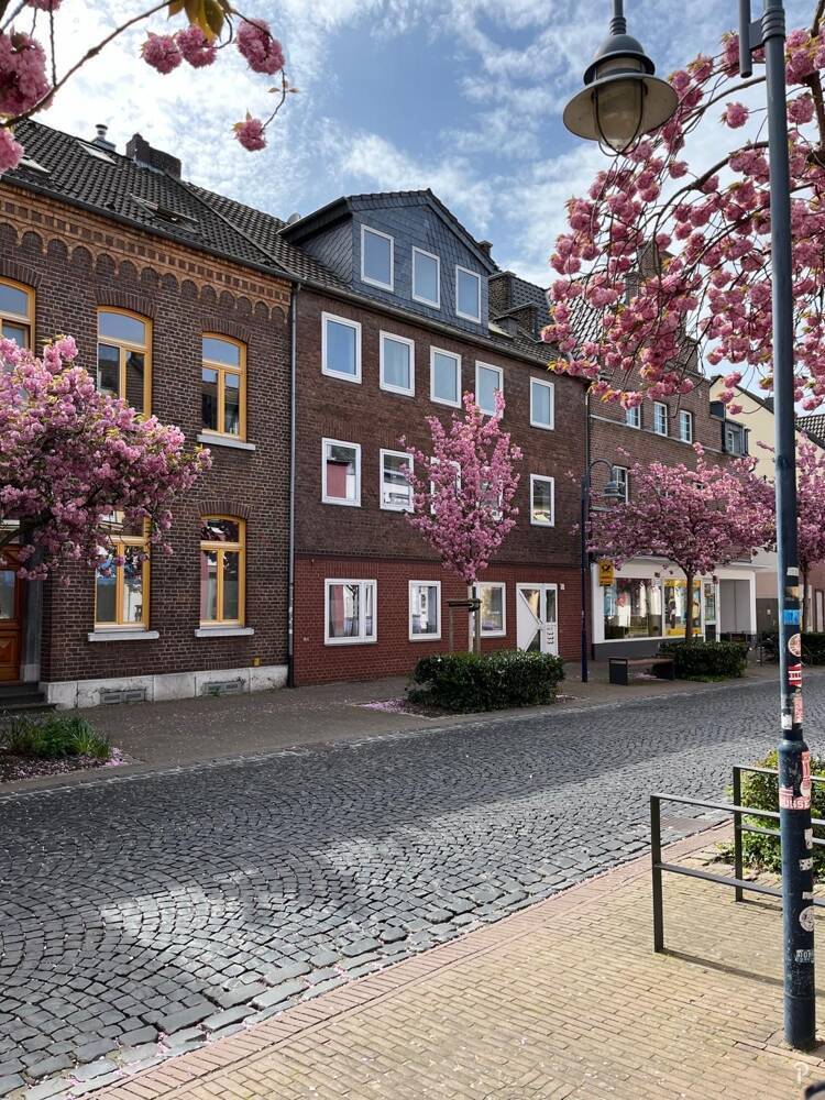 Geschmackvoll sanierte 2,5- Zimmer-Wohnung im Dachgeschoss in zentraler Lage