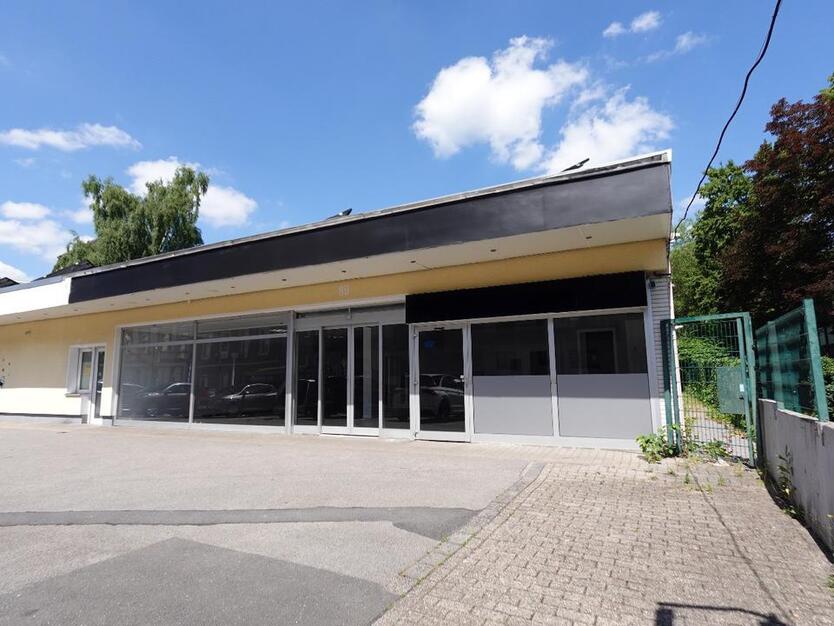 TOP GELEGENES LADENLOKAL MIT VIEL VERKEHR, 6 PARKPLÄTZEN UND GROSSER FRONT (9120) zimmer