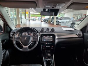 Suzuki Vitara 1.4 Comfort+ 4x4 Pano Alu Schutzleisten 67.706 km 16.190 € HAAN 42781