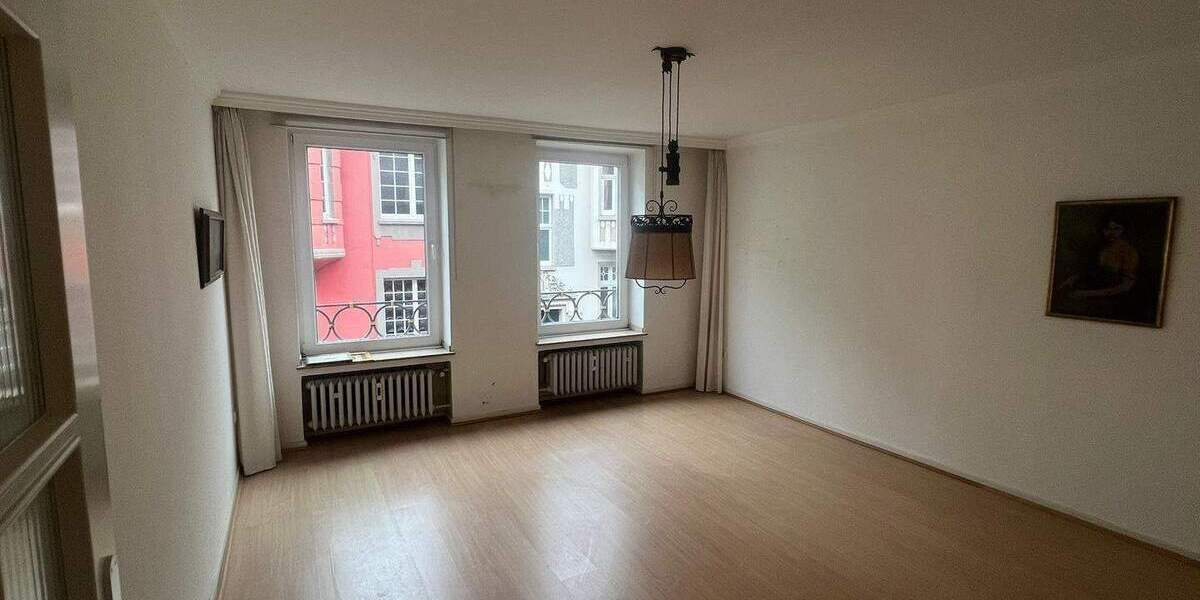 SCHÖN GESCHNITTENE DREIZIMMERWOHNUNG MIT EINBAUKÜCHE IM HERZEN VON NEUSS 3 zimmer