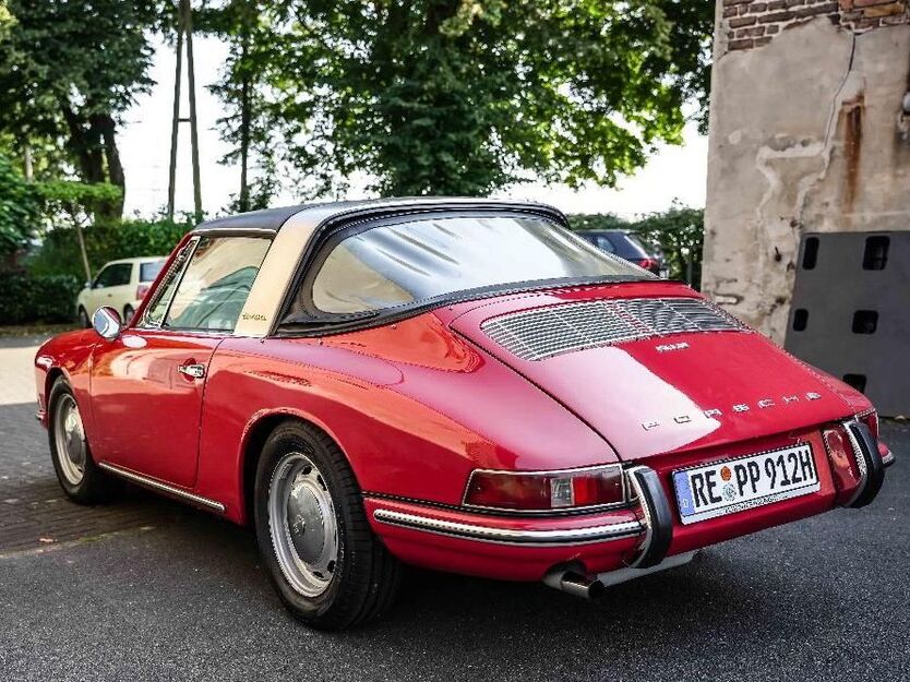 912