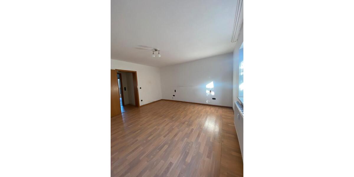 Etagenwohnung Duisburg Duisburg-Mitte - 4 Zimmer, 104 m&sup2;, 660&euro; | Angebot:25454145