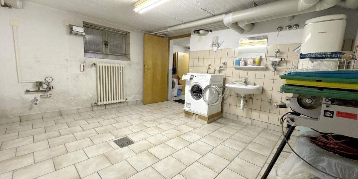 Mehrfamilienhaus, Wohnhaus Oberhausen Sterkrade-Nord - 9 Zimmer, 254 m&sup2;, 759.000&euro; | Angebot:25709919