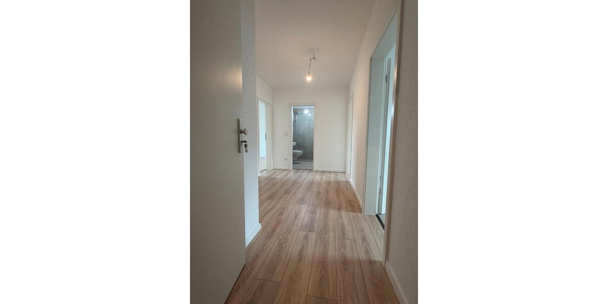 Dachgeschoßwohnung Duisburg Mittelmeiderich - 2.5 Zimmer, 78 m&sup2;, 900&euro; | Angebot:26150948