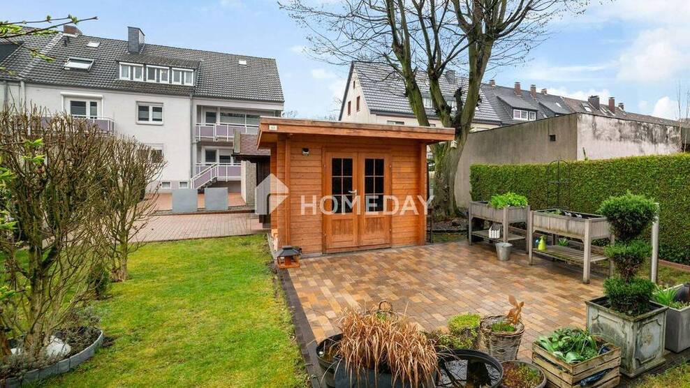 Exklusives Wohnen im Dachgeschoss - Charmante 3-Zimmer-Wohnung mit Garten und Garage