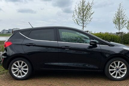 Ford Fiesta 79.350 km 8.250 &euro; Düsseldorf 40476