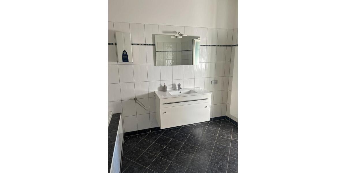 Einfamilienhaus Duisburg Mittelmeiderich - 3.5 Zimmer, 192 m&sup2;, 350.000&euro; | Angebot:26385495