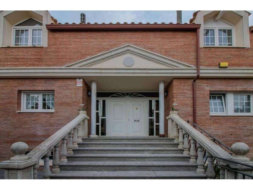Haus zum Kaufen in Esparreguera 850.000 € 600 m²