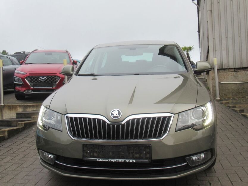 Skoda Superb 114.807 km 14.490 € Herne 44653