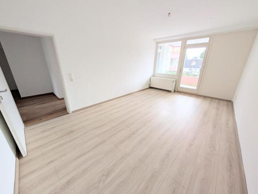 **Einziehen und wohlfühlen! +Balkon + modernes Tageslichtbad +Laminat +Gäste-WC** zimmer