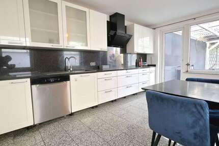 Haus Neuss Furth-Mitte - 8 Zimmer, 211 m&sup2;, 455.000&euro; | Angebot:27115312