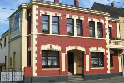 Haus zum Kaufen in Duisburg 329.000 € 297 m² 12 zimmer