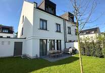 Haus zum Kaufen in Düsseldorf 1.999.999 € 180.22 m²
