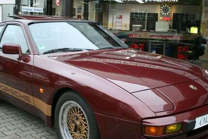 Porsche 944