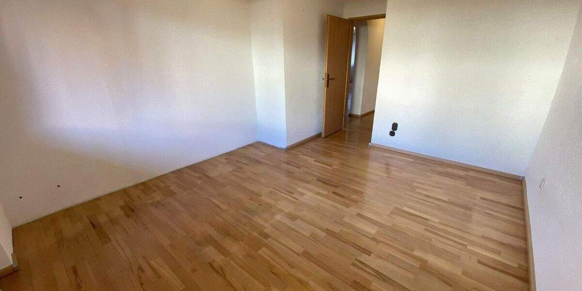 Erdgeschosswohnung in Düsseldorf-Wersten mit Tiefgaragenstellplatz & Garten mit Spielplatz 3 zimmer