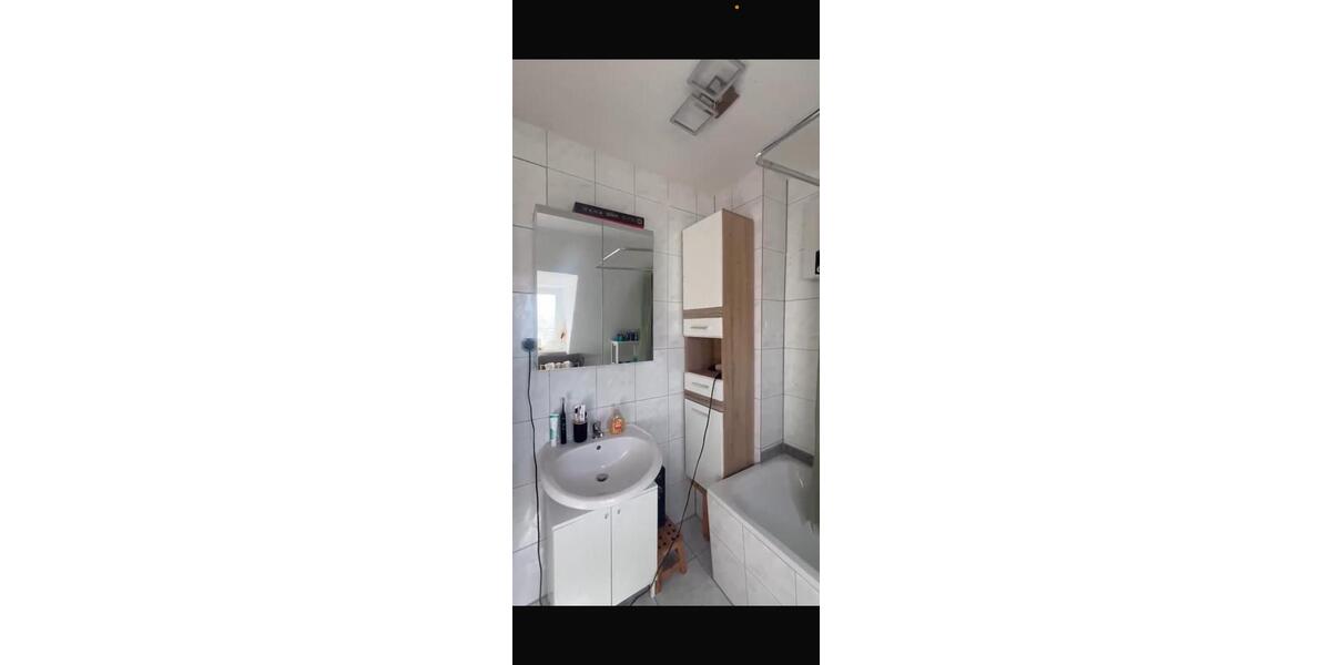 Dachgeschoßwohnung Duisburg Duisburg-Mitte - 3 Zimmer, 55 m&sup2;, 415&euro; | Angebot:26061444