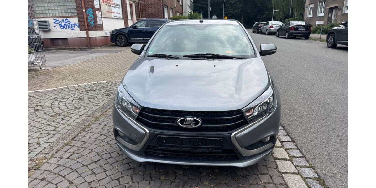 Lada Vesta 99.000 km 5.999 &euro; Gelsenkirchen 45879