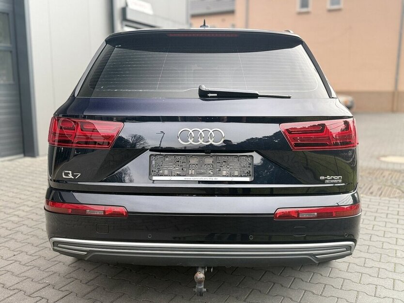 Audi Q7 3.0 TDI e-tron quattro / Panorama / Kamera 179.000 km 31.500 € Mönchengladbach 41066