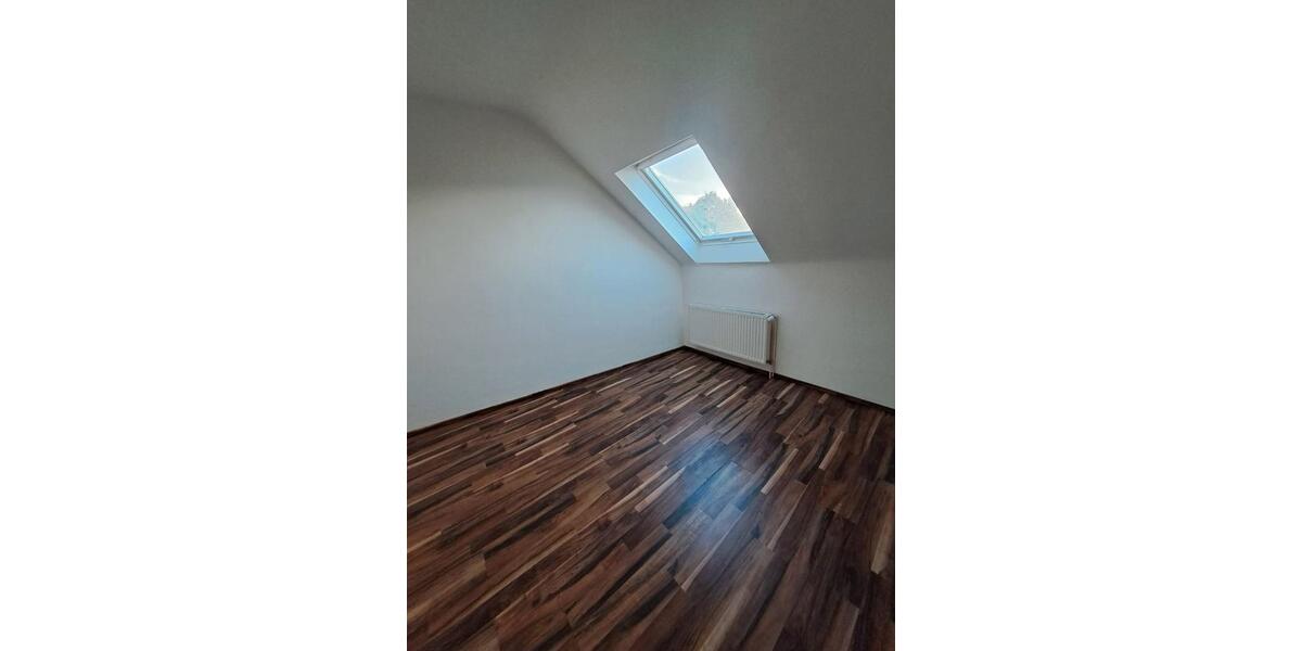 Dachgeschoßwohnung Duisburg Mittelmeiderich - 2 Zimmer, 44 m&sup2;, 400&euro; | Angebot:26347762