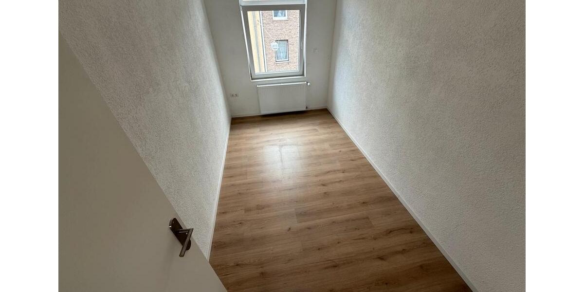 Etagenwohnung Krefeld Cracau - 3 Zimmer, 105 m&sup2;, 1.100&euro; | Angebot:25363571