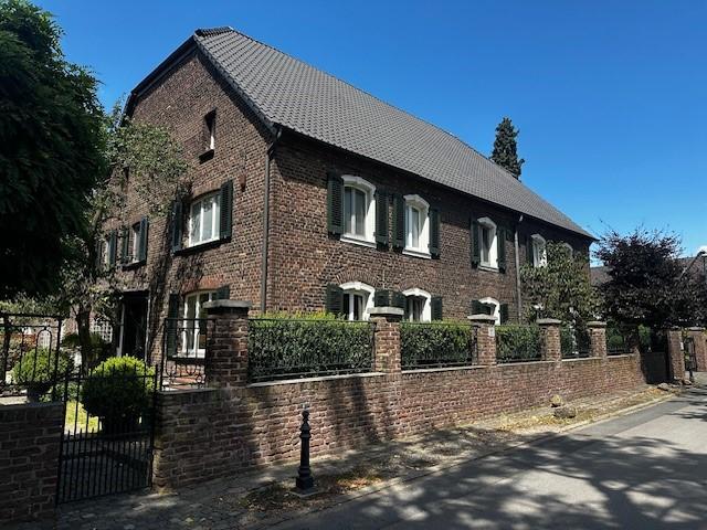 Erdgeschoßwohnung Duisburg Rheinhausen - 7 Zimmer, 211 m&sup2;, 2.000&euro; | Angebot:23713753