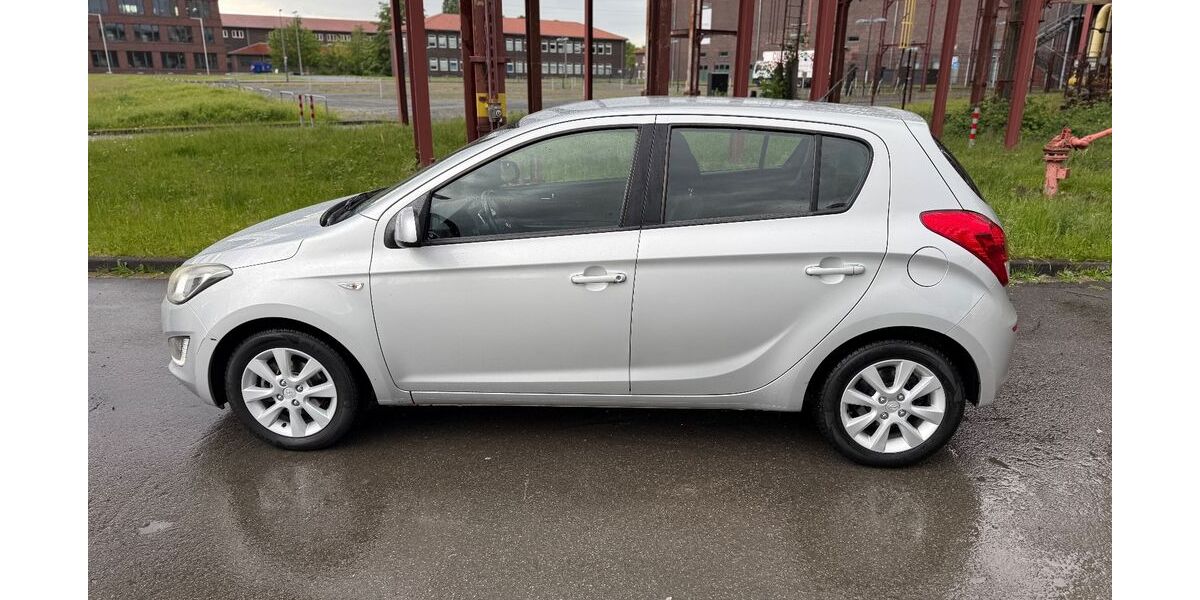 Hyundai i20 145.000 km 4.400 &euro; Essen 45141