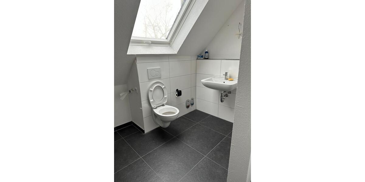 Dachgeschoßwohnung Krefeld Benrad - 2 Zimmer, 80 m&sup2;, 700&euro; | Angebot:26350529