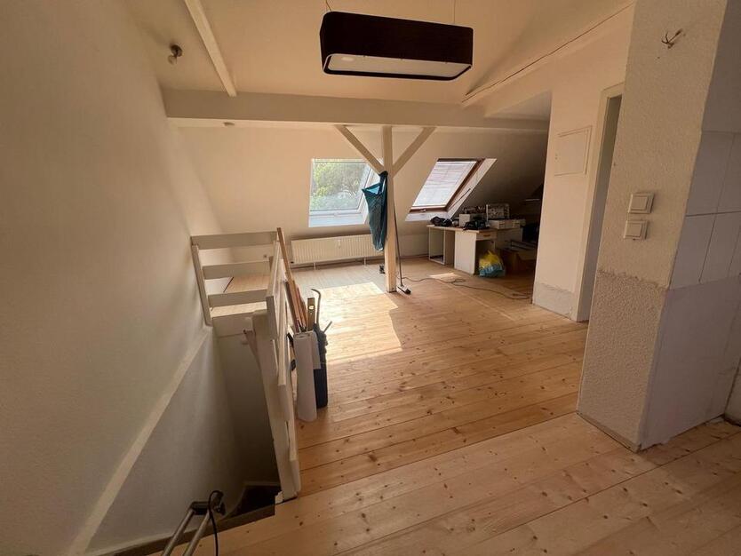 Helle DG-Wohnung im Loftstil - mit Garten & Einbauschränken