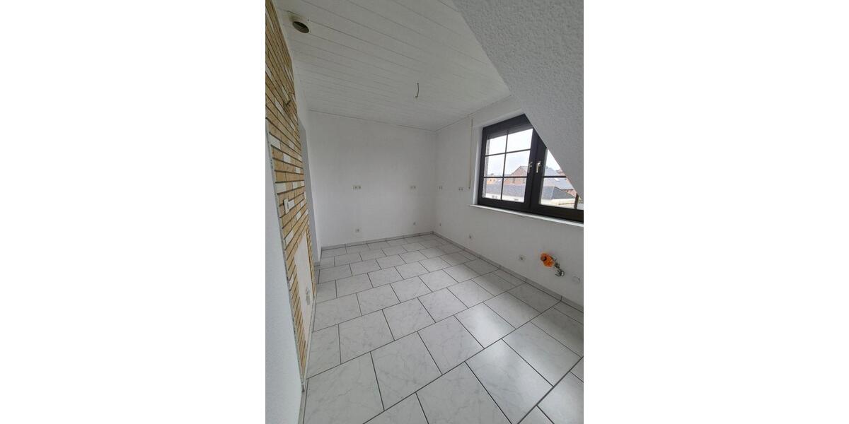 Dachgeschoßwohnung Duisburg Hochheide - 2 Zimmer, 90 m&sup2;, 896&euro; | Angebot:26068541