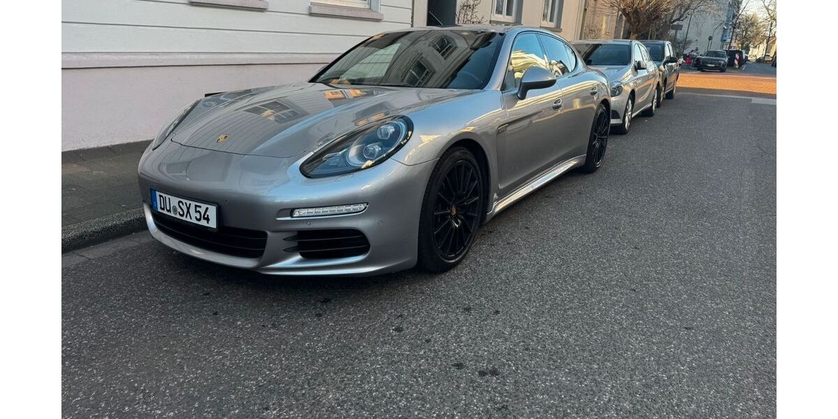 Porsche Panamera 125.000 km 31.700 &euro; Duisburg 47139