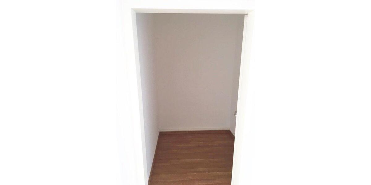 Etagenwohnung Krefeld - 4 Zimmer, 83 m&sup2;, 747&euro; | Angebot:26382820