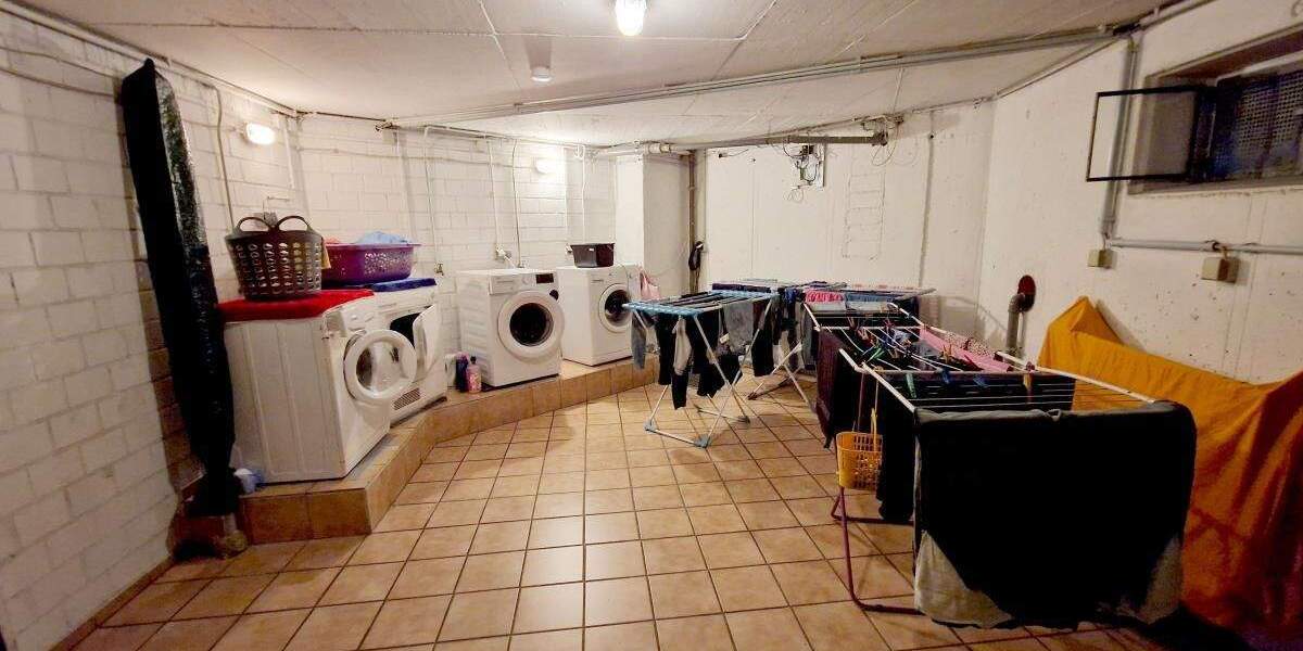 Moderne Wohnung mit Dachterrasse und einer Garage in einem Vierfamilienhaus. 3 zimmer