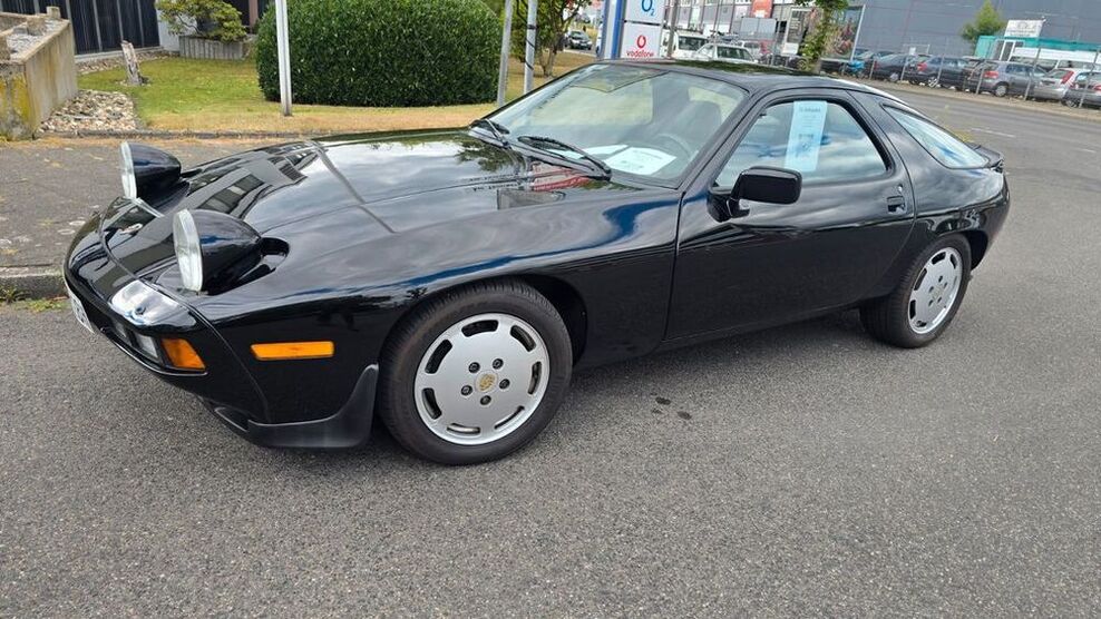 928