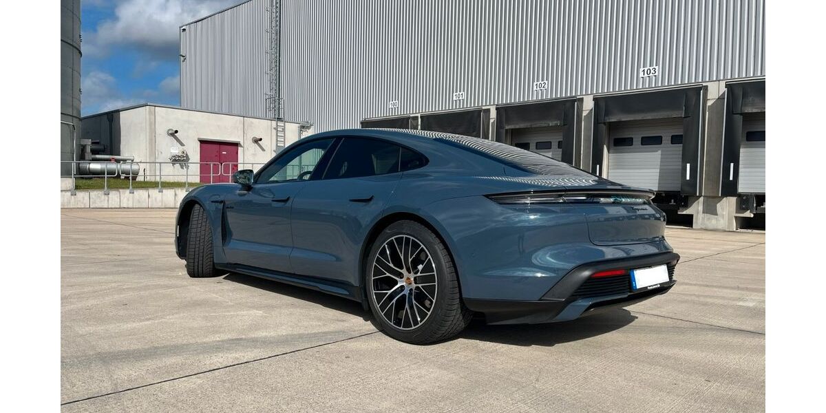 Porsche Taycan 3.000 km 110.000 &euro; Düsseldorf 40219
