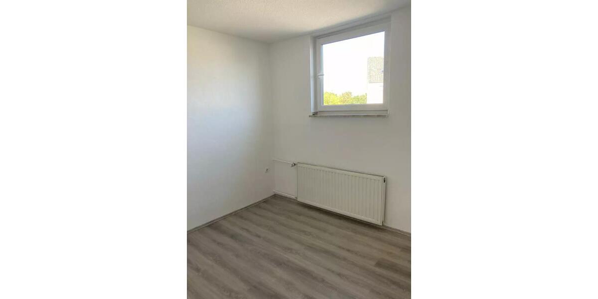 Dachgeschoßwohnung Duisburg Essenberg - 3 Zimmer, 83 m&sup2;, 900&euro; | Angebot:26426285