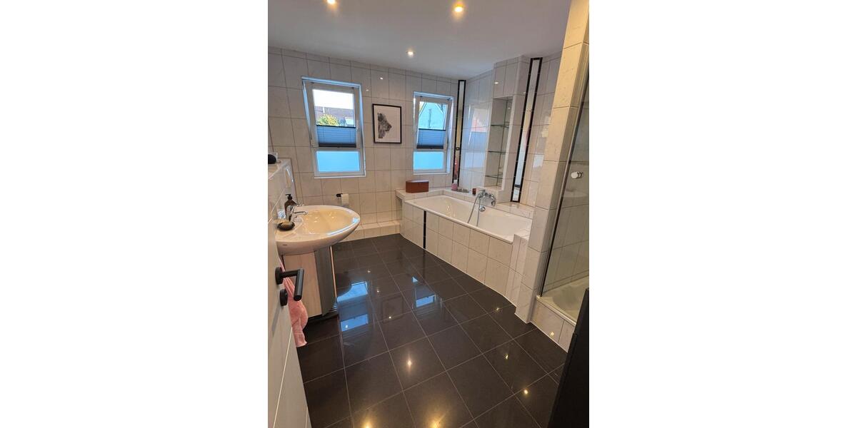Reihenhaus Willich - 6 Zimmer, 180 m&sup2;, 630.000&euro; | Angebot:27016283