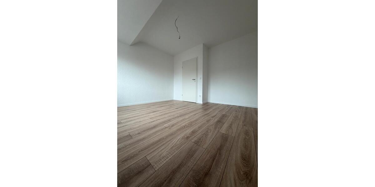 Dachgeschoßwohnung Duisburg Mittelmeiderich - 2.5 Zimmer, 78 m&sup2;, 900&euro; | Angebot:26150948