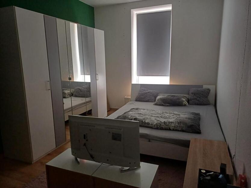 Mobilierte 1- Zimmer- Wohnung mit Gartennutzung.