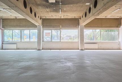 Befahrbare Industriehalle in Oberhausen mit Wasseranschluss und Starkstrom zimmer