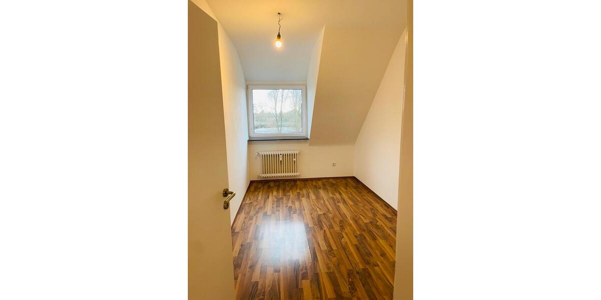 Dachgeschoßwohnung Krefeld Gellep-Stratum - 3 Zimmer, 61 m&sup2;, 198.500&euro; | Angebot:25255118