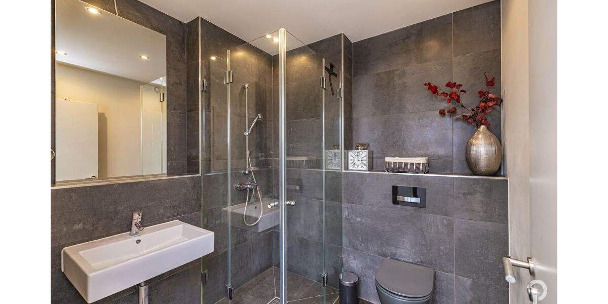 Etagenwohnung Düsseldorf Oberkassel - 3 Zimmer, 130 m&sup2;, 2.900&euro; | Angebot:25287976