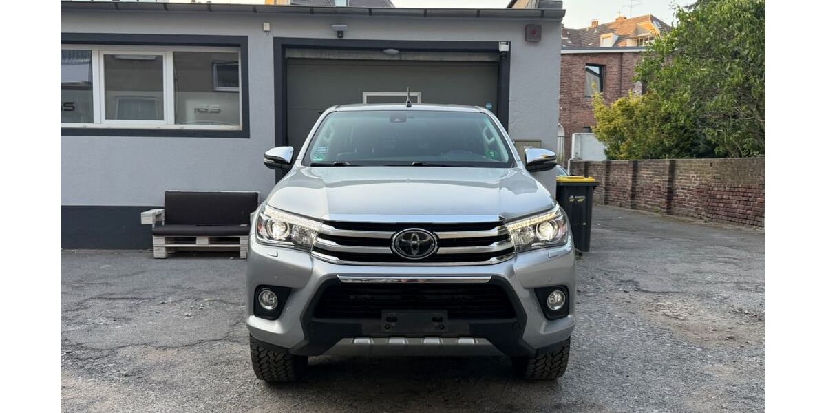 Toyota Hilux 181.000 km 28.890 &euro; Düsseldorf 40227