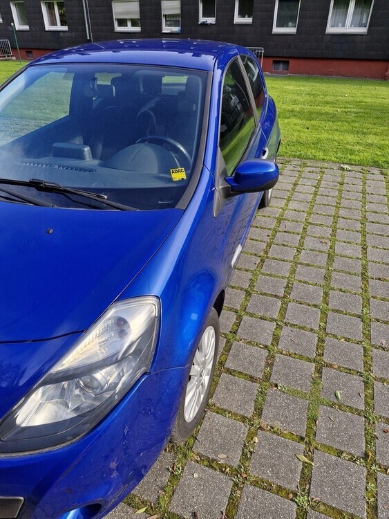 Renault Clio 109.900 km 2.500 € Düsseldorf 40213