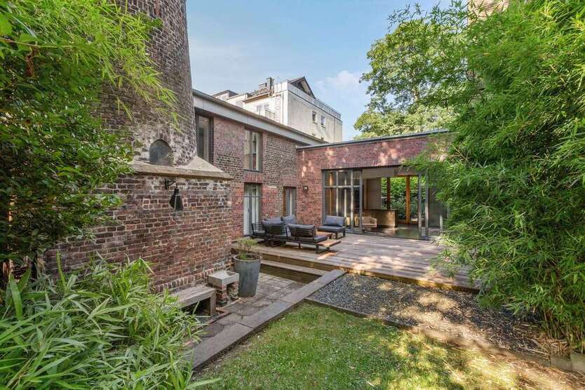 Haus zum Kaufen in Düsseldorf 2.950.000 € 424 m²