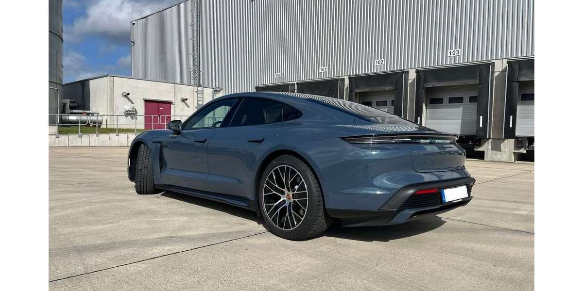 Porsche Taycan 3.000 km 110.000 &euro; Düsseldorf, Stadt 40219
