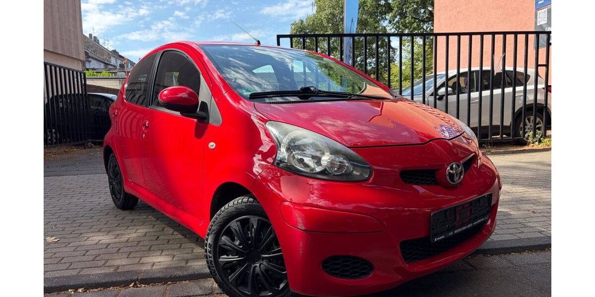 Toyota Aygo (X) 145.000 km 2.990 &euro; Duisburg 47166